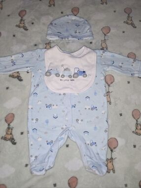 🚜 Baby Blue My Little Farm Footed One-Piece with Hat and Bib 0-3 months